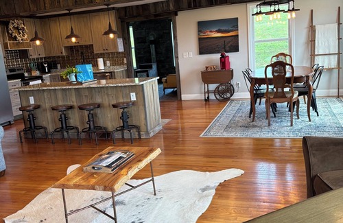 Tannersville House | Mountain farmhouse on 300 + acres with million$views