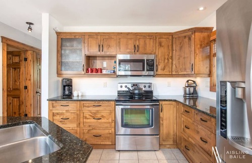 East Kootenay Cabin | ⛰Mountain Getaway⛰ | Hot Tub | Fire Pit | Pool Table