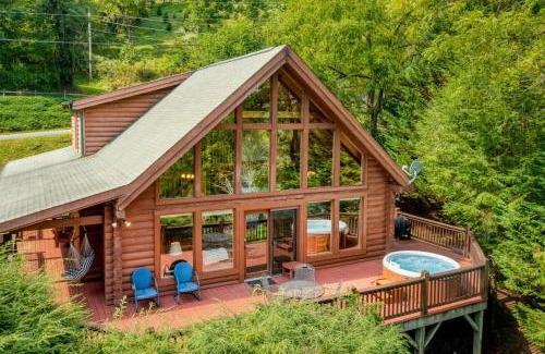 Waynesville House | Mountain Gem by AvantStay Incredible Views