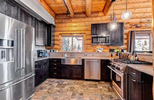 Valley of the Sun Cabin | Mountain Gem Lodge🏔 3 Acres 🌲 Hot Tub 💰$0 Cleaning Fee 🐾 Pet Friendly 🚙 Game Room