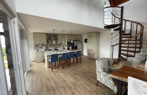 Concepcion House | Mountain get away with spectacular view of the valley