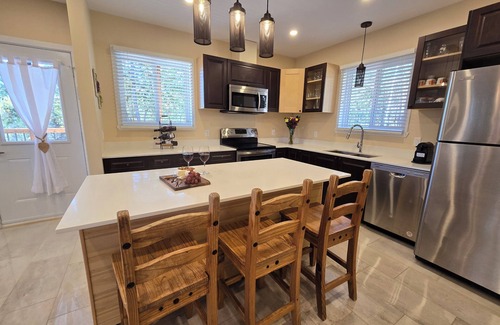 Morin Heights Ski Chalet | Mountain getaway! New cozy and spacious 4BR, 3bath.