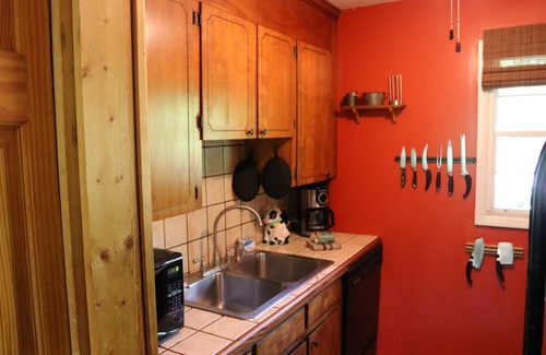 Candler Cabin | Mountain Getaway For Couples! 17 miles to Asheville, Pet Friendly, Hot Tub
