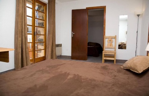 Guillaumes Hotel | Mountain Getaway Perfect for Families | Steps from Ski Elevators