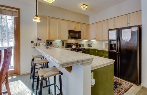 Mammoth Lakes Condo | Mountain Getaway with a Shared Outdoor Pool, Hot Tub and Nature Views