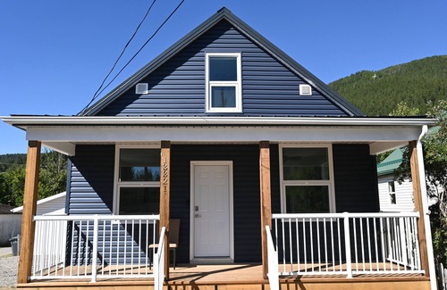 Blairmore House | Mountain getaway w/hot tub & heated garage