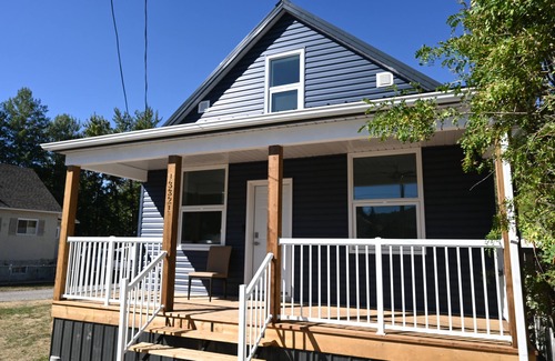 Blairmore House | Mountain getaway w/hot tub & heated garage