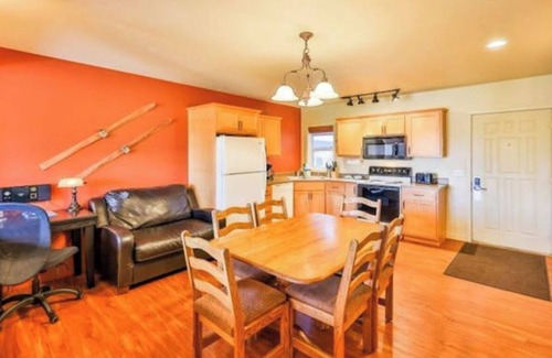 Silvercreek Apartment | Mountain getaway wi-fi pvt hot tub, ski in-ski out! 62