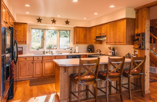 Welches House | Mountain Golf Course Retreat