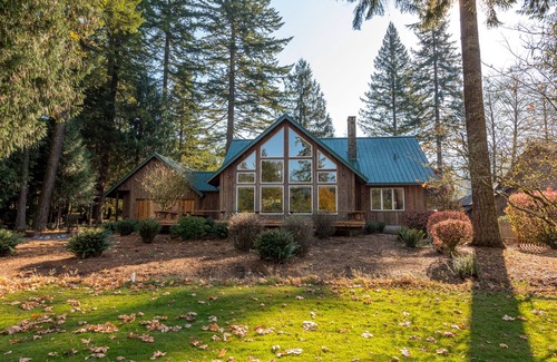 Welches House | Mountain Golf Course Retreat
