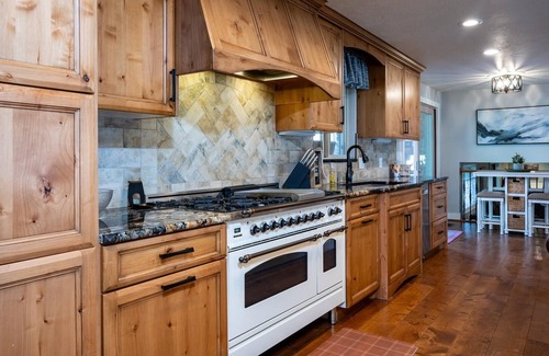 Woodland Estates Apartment | Mountain Haus - Game Room, Home Gym, and Hot Tub