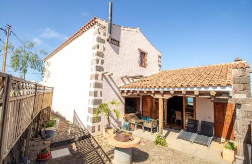 Moya Villa | Mountain Hideaway House in Moya