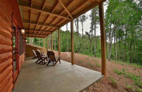 Mineral Bluff House | Mountain Hideaway with Hot Tub & Fire Pit