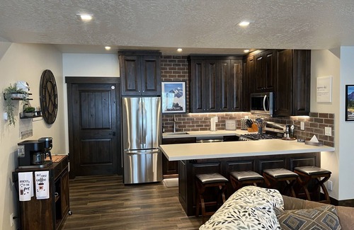 Kamas Apartment | Mountain Home (basement apartment) - stunning views, hot tub!