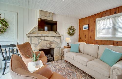 Mountain Home House | Mountain Home Cabin with Fire Pit Less Than 1 Mi to Lake!