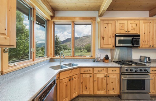 Durango House | Mountain Home on 5 Acres - 10 Min to DGO - Views/Deck/Pool & Ping Pong Table