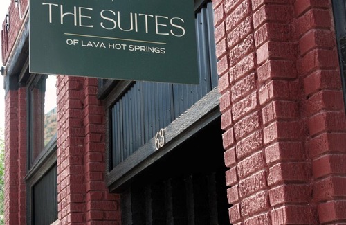 Lava Hot Springs Hotel | Mountain Home Theme: Suites of Lava #4