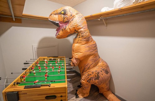 Caton House | Mountain Home Near DollyWood HOT TUB, Games, sleeps 12!