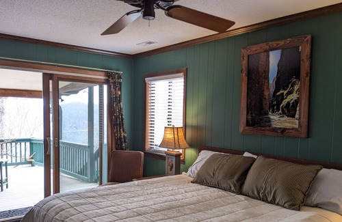 Franklin House | Mountain home with breathtaking views and close to town.