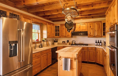 Callicoon House | Mountain House & Cottage at Seminary Hill by AvantStay