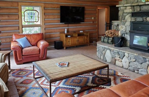 Tamarack Cabin | Mountain House, Large Deck, Hot Tub, Near Tamarack