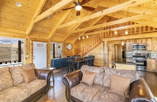 Angel Fire House | Mountain House Sleeps 18, Mins to Ski, Hike, Golf, Fish; Generator; Fenced Yard