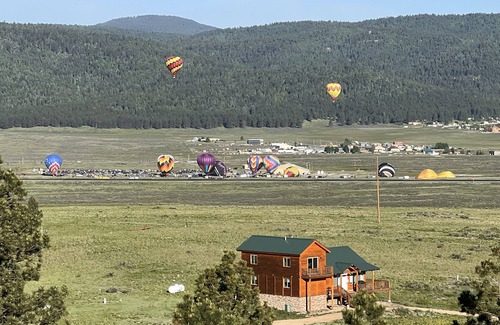 Angel Fire House | Mountain House Sleeps 18, Mins to Ski, Hike, Golf, Fish; Generator; Fenced Yard
