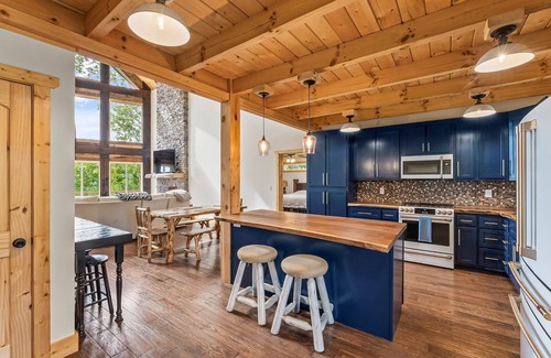 Morganton House | Mountain Jam/panoramic mountain views/hot tub & minutes from I-40 & Morganton