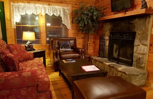 Maggie Valley Cabin | MOUNTAIN JOY COTTAGES #10- BIG BEAR