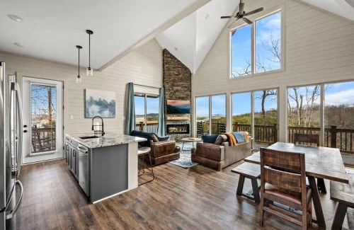 Sevierville House | Mountain Lake Escape