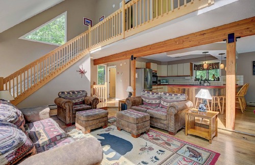 Eidelweiss Village House | Mountain Lake Getaway