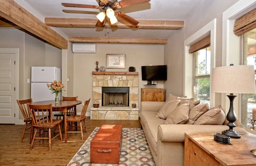 Wimberley Cabin | Mountain Laurel I 2Br Cabin near Square!