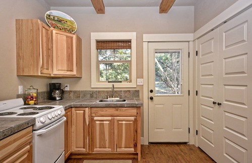 Wimberley Cabin | Mountain Laurel I 2Br Cabin near Square!