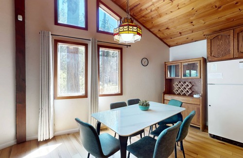 Tahoe Paradise House | Mountain living near the lake - dog-friendly escape with deck & woodstove