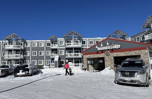 Snowshoe Condo | Mountain Lodge #327! Remodeled kitchen! Only yards away from Ballhooter lift!