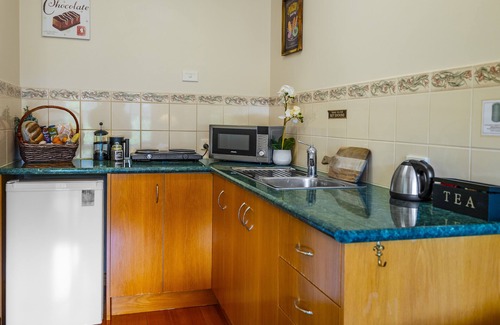 Mount Dandenong Bed & Breakfast | Mountain Lodge