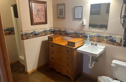 Deadwood Cabin | Mountain Lodge for 24! Holiday Gatherings, Retreats & Winter Escapes