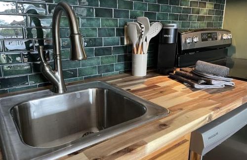 Snowshoe Apartment | Mountain Lodge getaway, ski-in/ski-out, heart of the village
