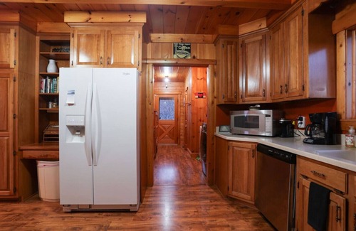 Natural Bridge House | Mountain Lodge: Heated Pool 83°