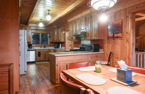 Natural Bridge House | Mountain Lodge: Heated Pool 83°