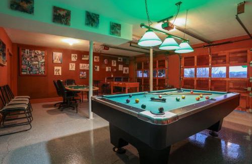 Natural Bridge House | Mountain Lodge - Heated Pool 83 Degrees