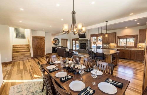 Basalt House | Mountain Lodge Oasis w Hot Tub-Willits Town Center