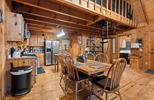 Suches Cabin | Mountain Lodge- Pet Friendly - Firetable- Stunning View - Tranquil Surroundings