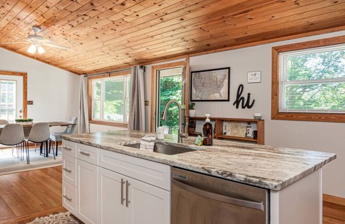 Black Mountain House | Mountain Lodge theater,Hot tub & Firepit sleeps 16