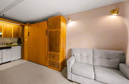Stoneham Cabin | Mountain Lodge Vibes | Studio Stay Near Hiking & Lakes