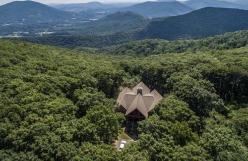 Ashe County House | Mountain Lodge with Luxury and Nature