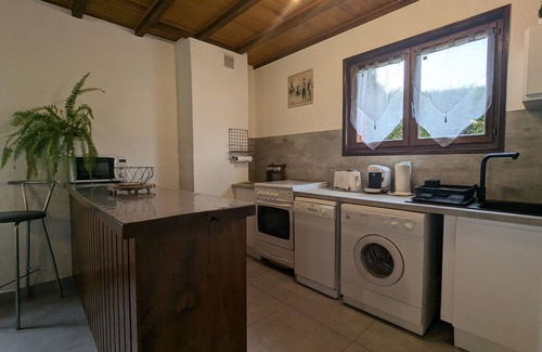 Araules Cottage | Mountain Lodge with Fireplace - 4 Bedrooms, Pet Friendly
