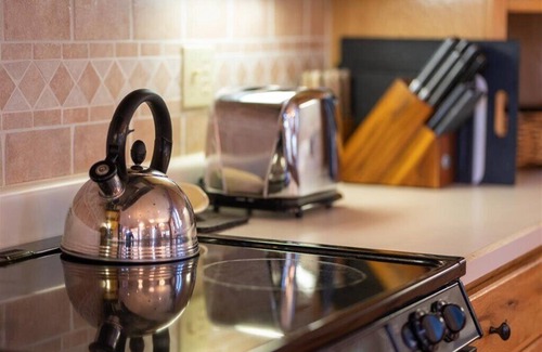 Lake George Cabin | Mountain Lodge with sauna-350acres. 5 minutes from fishing, kayaking, boating