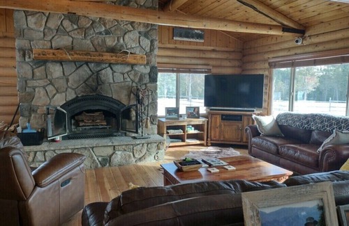 Golden Valley County Cabin | Mountain log cabin, horse barn/fenced paddocks.Hunting, hiking,horseback riding