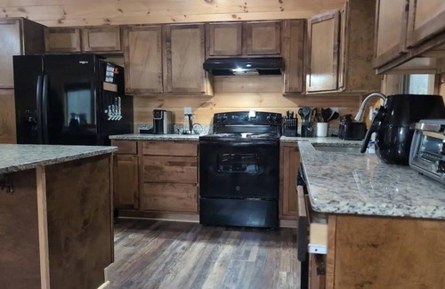 Mountain City Cabin | Mountain Log Home w/Open Floor Plan & Mountain Views